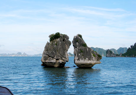 Quang Ninh tourism slogan and logo contest